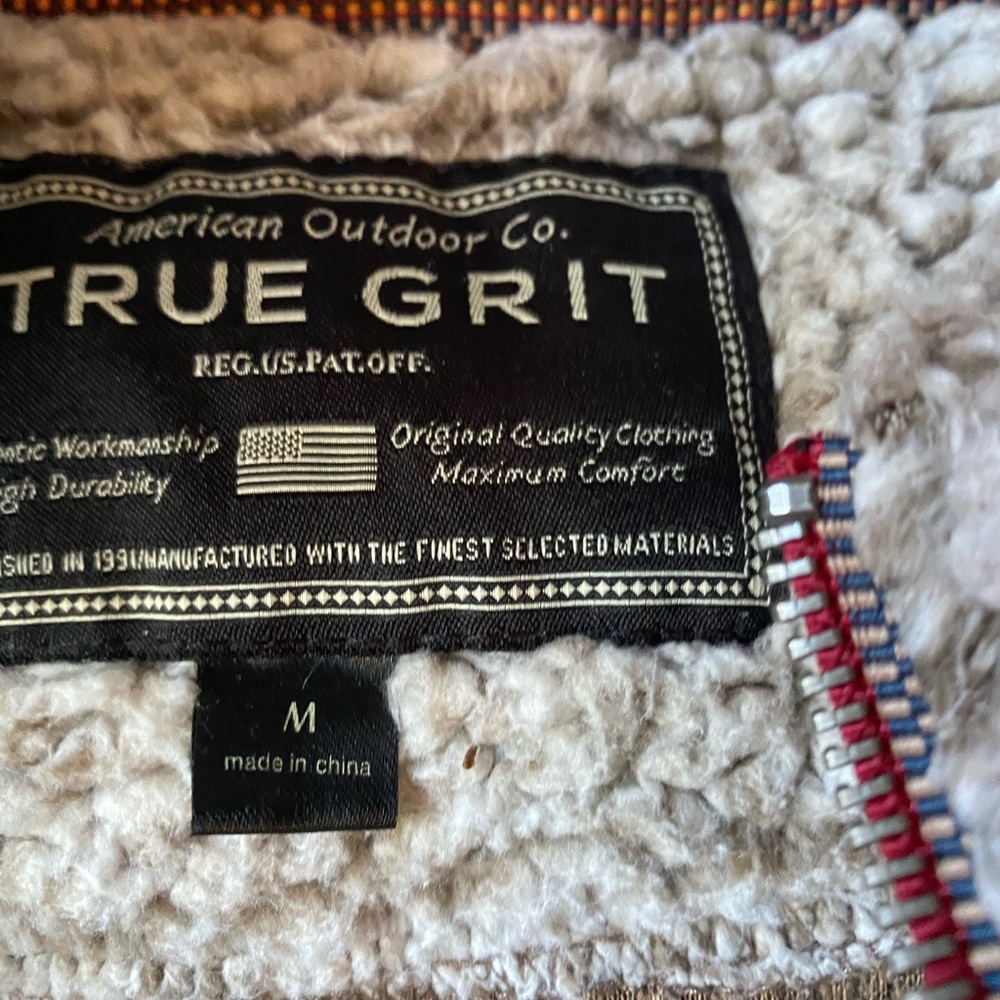Men’s size M True Grit zippered pullover